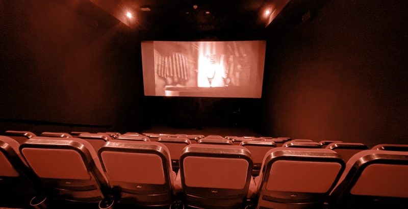Ensaio com o elenco do filme É Quase Verdade