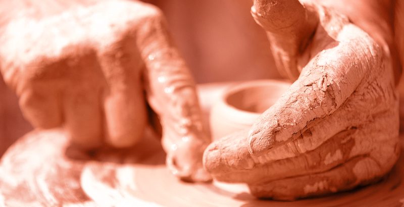 Materiais orgânicos na cerâmica: sustentabilidade e inovação